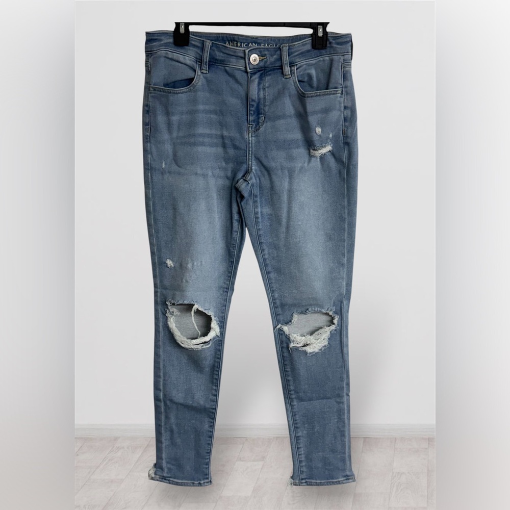 American Eagle Next Level Stretch Light Wash Distressed Jegging Jeans Size 10